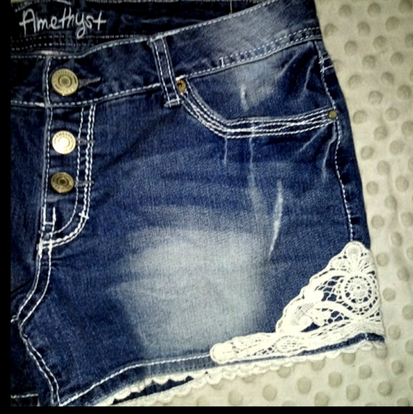 Amethyst Denim Shorts Size 11 Lace Hem Panel NWOT - Picture 7 of 10
